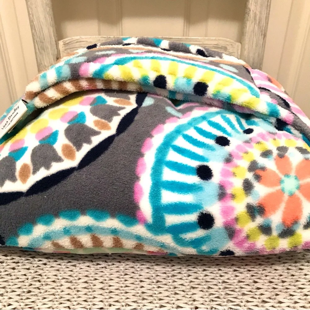 Vera Bradley Fleece Travel Blanket Sunny Medallion